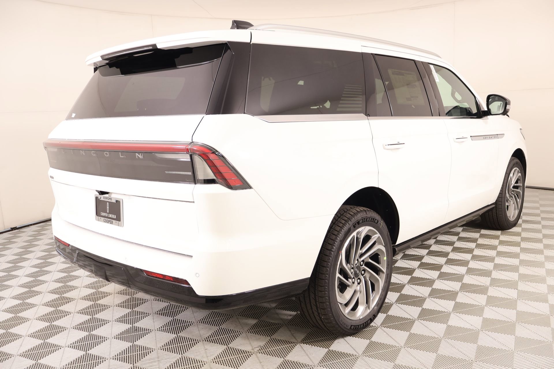 New 2026 Lincoln Navigator Reserve image 23