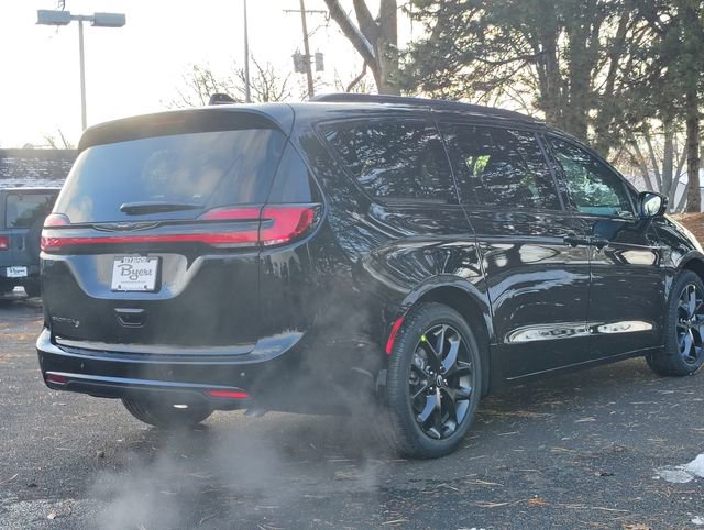 New 2026 Chrysler Pacifica Select w/ S Appearance Package FWD image 3
