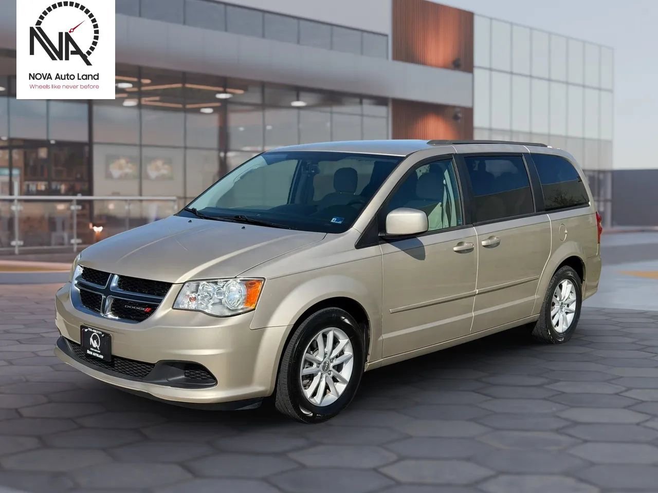 Used 2013 Dodge Grand Caravan SXT w/ Entertainment Group 1 image 4