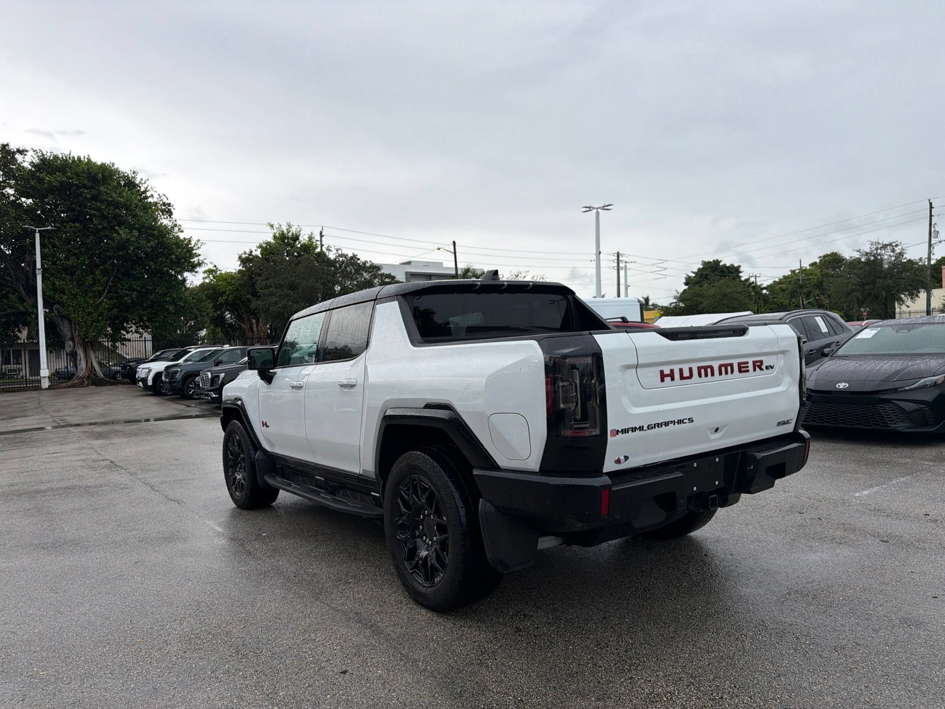 Used 2025 GMC Hummer EV 2X w/ LPO, Sport Package AWD/4WD image 7