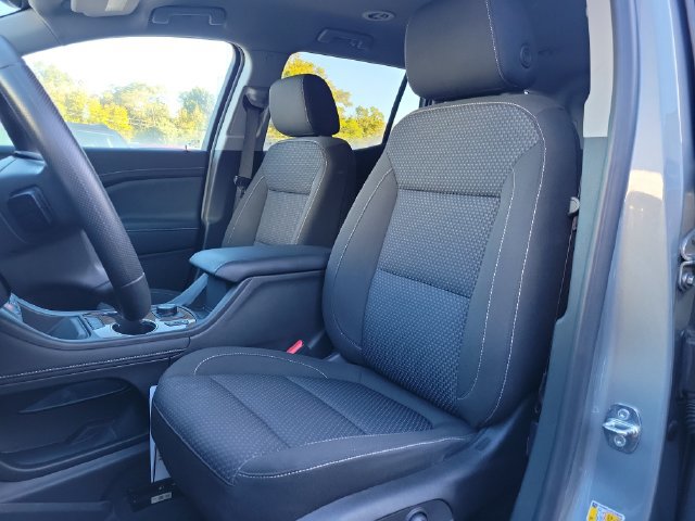 Used 2023 GMC Acadia SLE w/ Driver Convenience Package FWD image 14