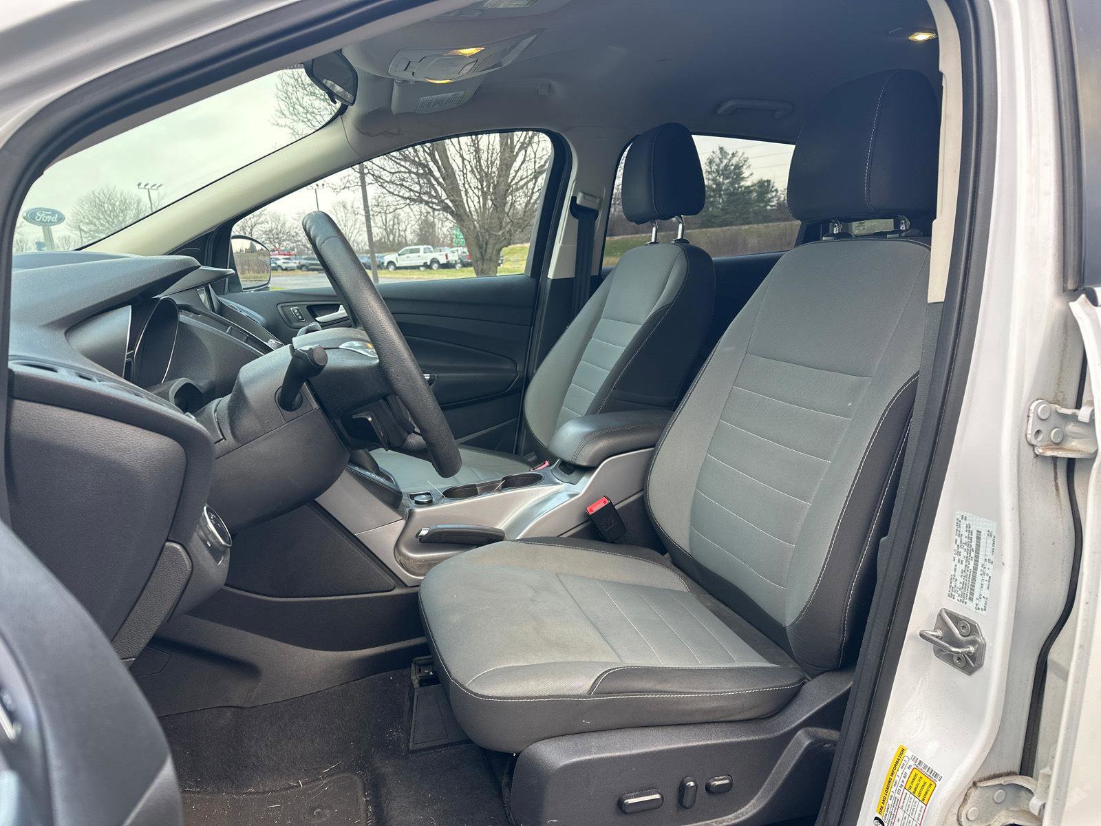 Used 2016 Ford Escape SE w/ Equipment Group 201A image 3