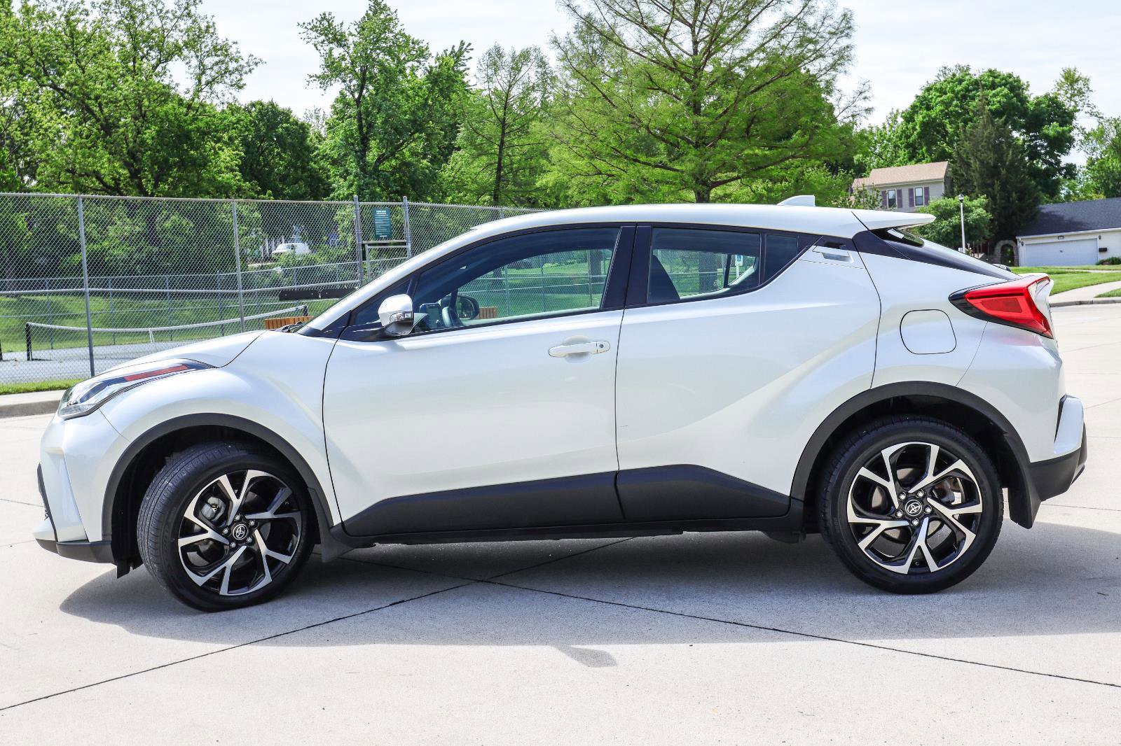 Used 2020 Toyota C-HR XLE FWD image 4