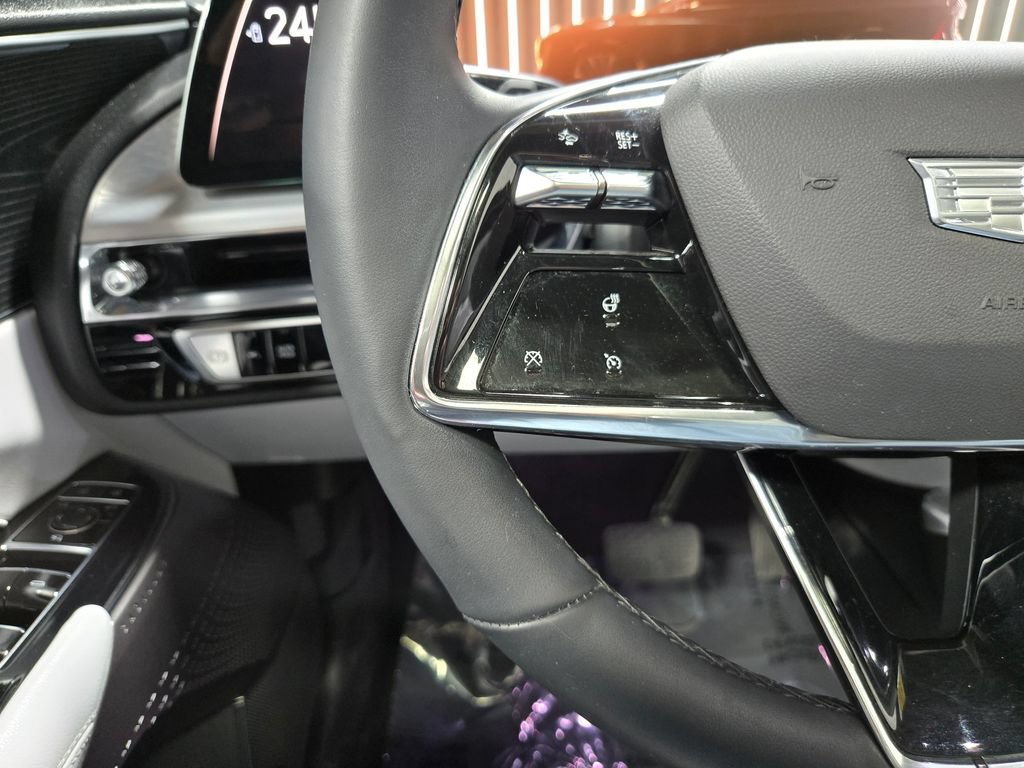 Used 2024 Cadillac Lyriq Luxury AWD/4WD image 15
