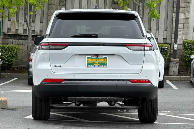 New 2026 Jeep Grand Cherokee Altitude AWD/4WD image 5