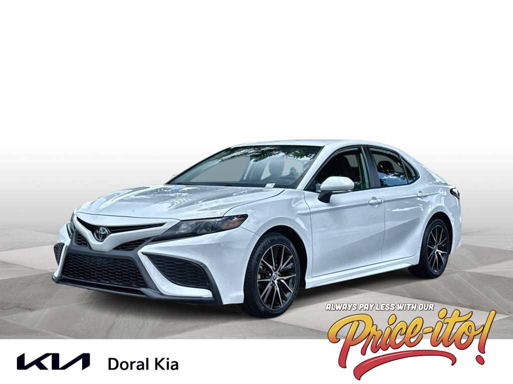 Used 2024 Toyota Camry SE w/ Convenience Package FWD image 1