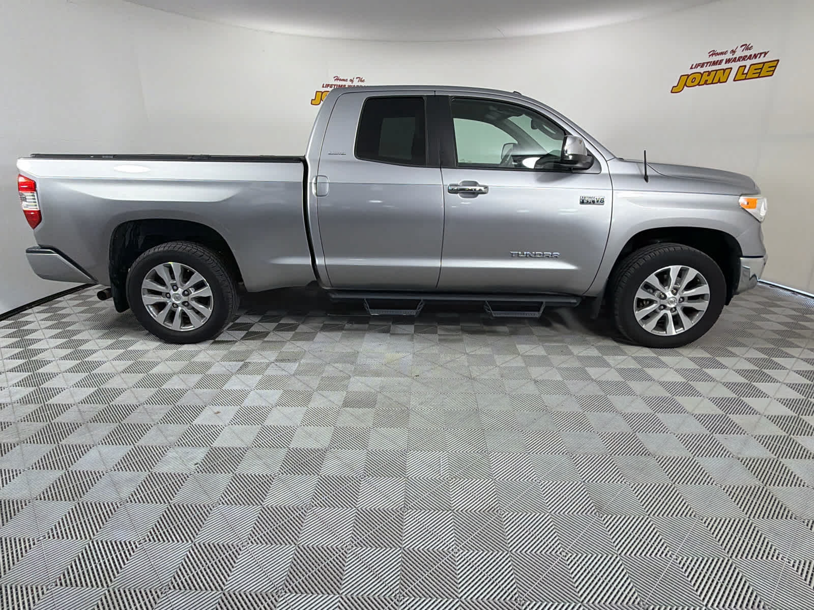 Used 2017 Toyota Tundra Limited w/ Limited Premium Package AWD/4WD image 7