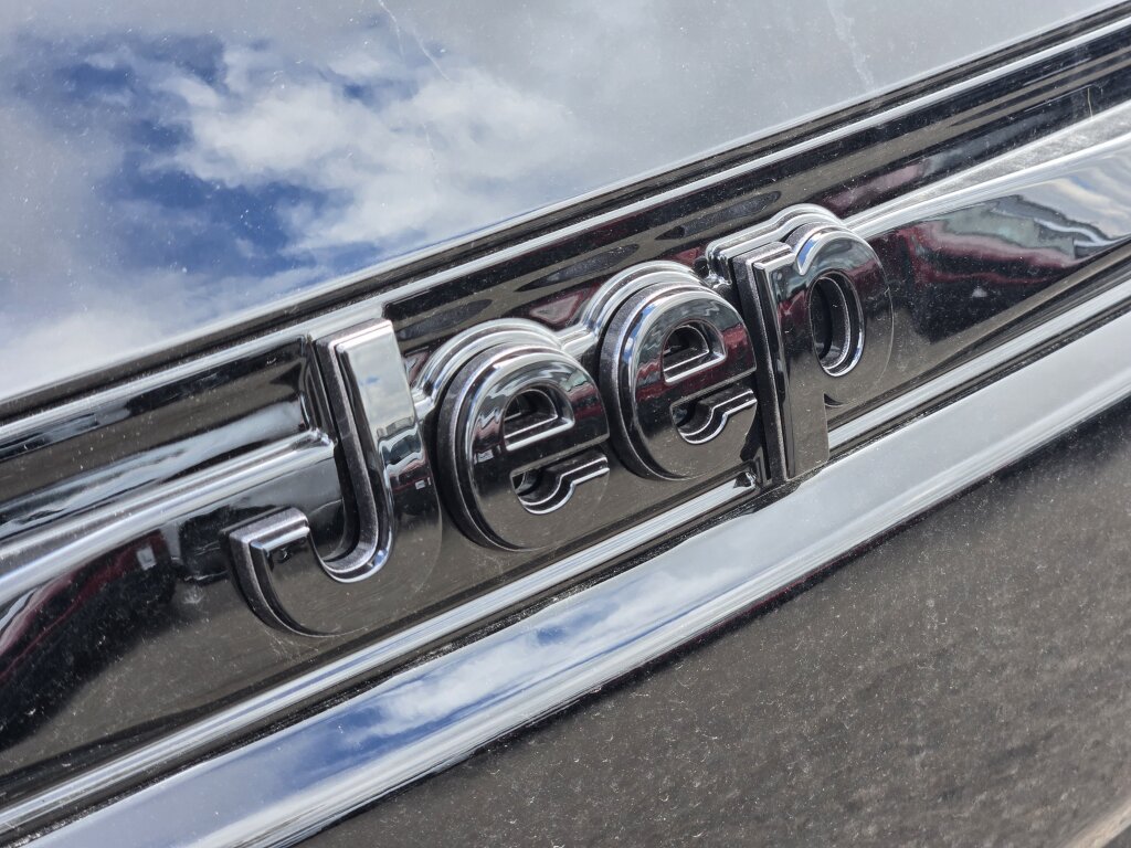 New 2027 Jeep Grand Cherokee Altitude AWD/4WD image 12