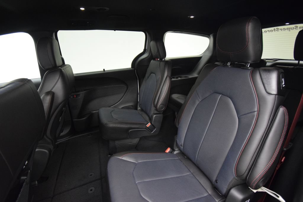 New 2027 Chrysler Pacifica Select FWD image 32