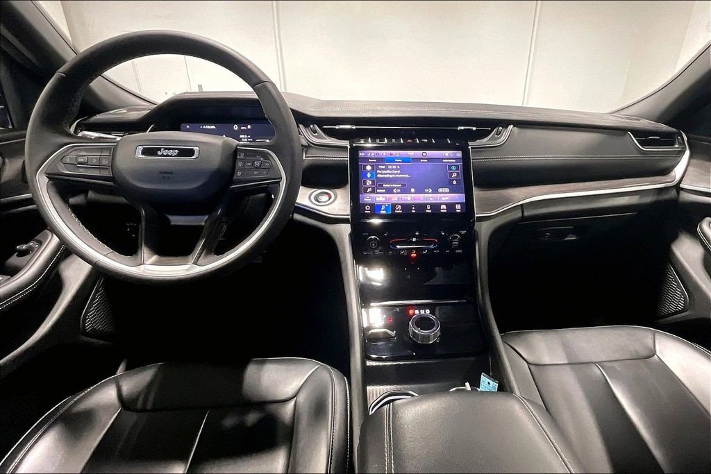 Used 2025 Jeep Grand Cherokee L Limited w/ Black Appearance Package image 18