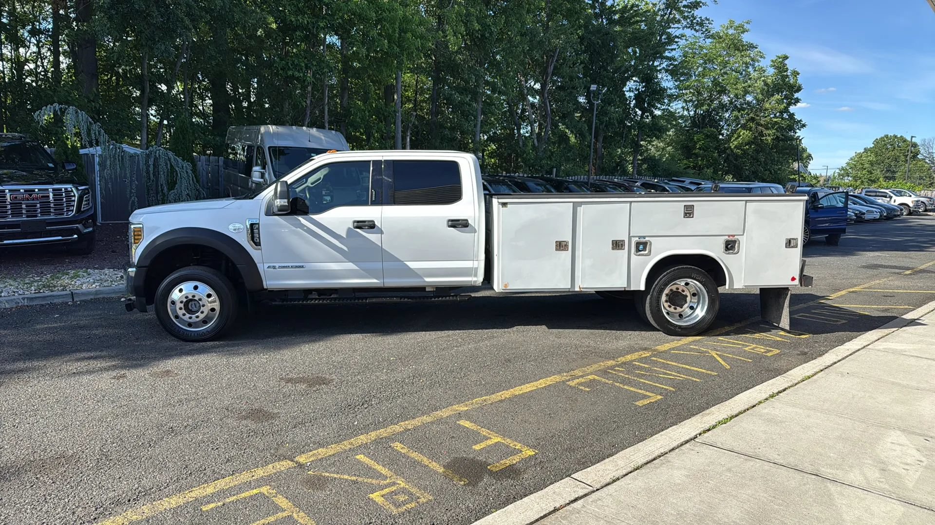 Used 2019 Ford F550 4x4 Crew Cab Super Duty w/ XLT Value Package image 8