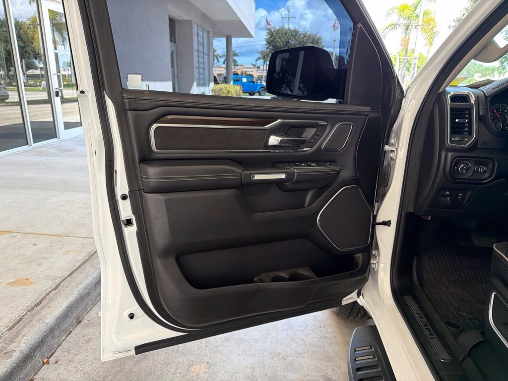 Used 2022 RAM 1500 Laramie AWD/4WD image 40