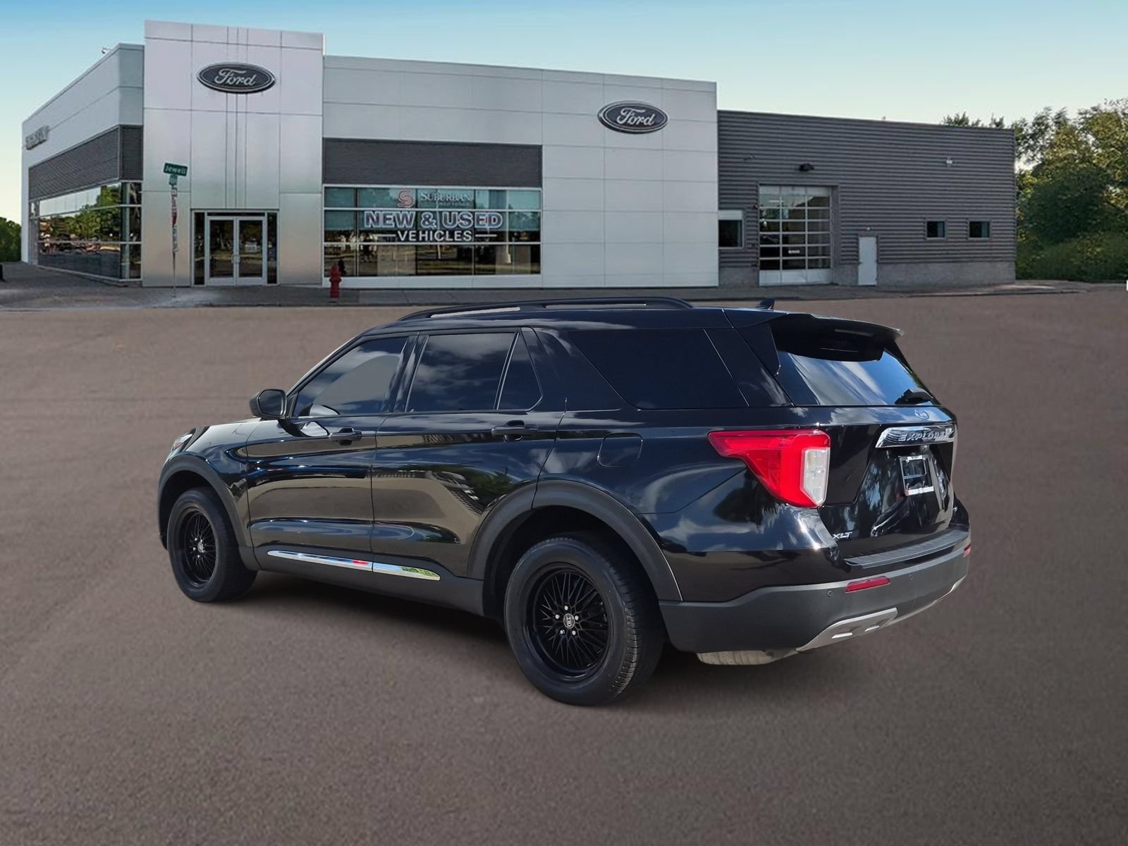 Used 2020 Ford Explorer XLT w/ Equipment Group 202A AWD/4WD image 7