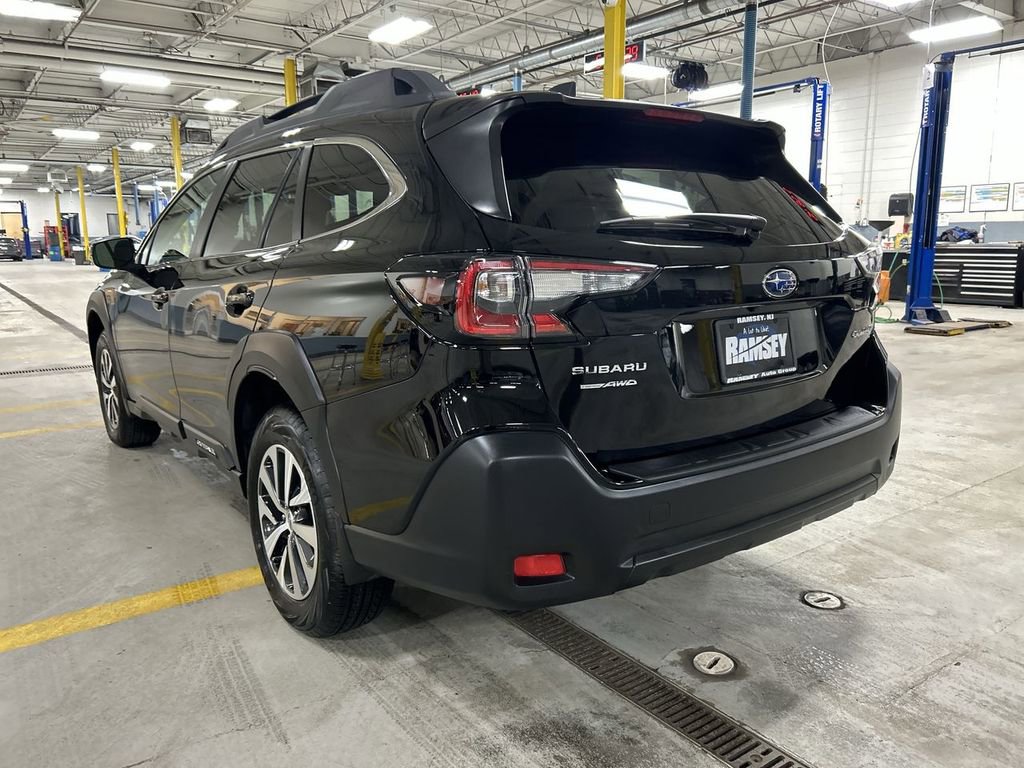 Certified 2025 Subaru Outback Premium image 6