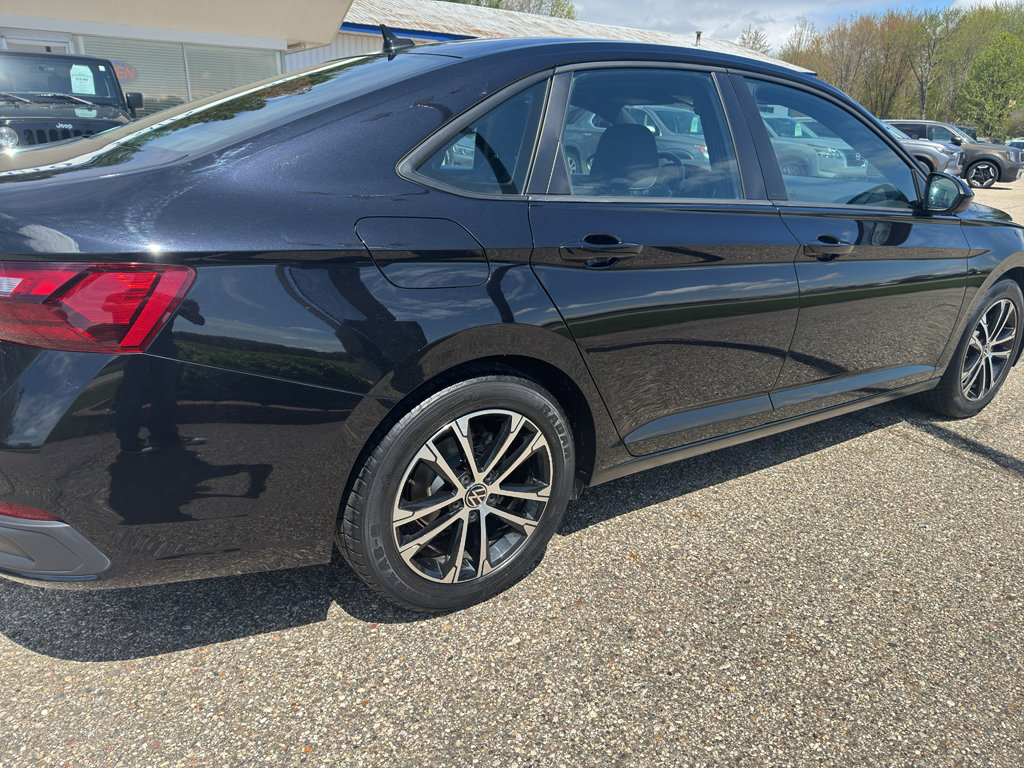 Used 2022 Volkswagen Jetta Sport FWD image 10