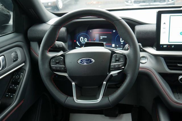Used 2025 Ford Explorer ST-Line w/ Premium Package image 18