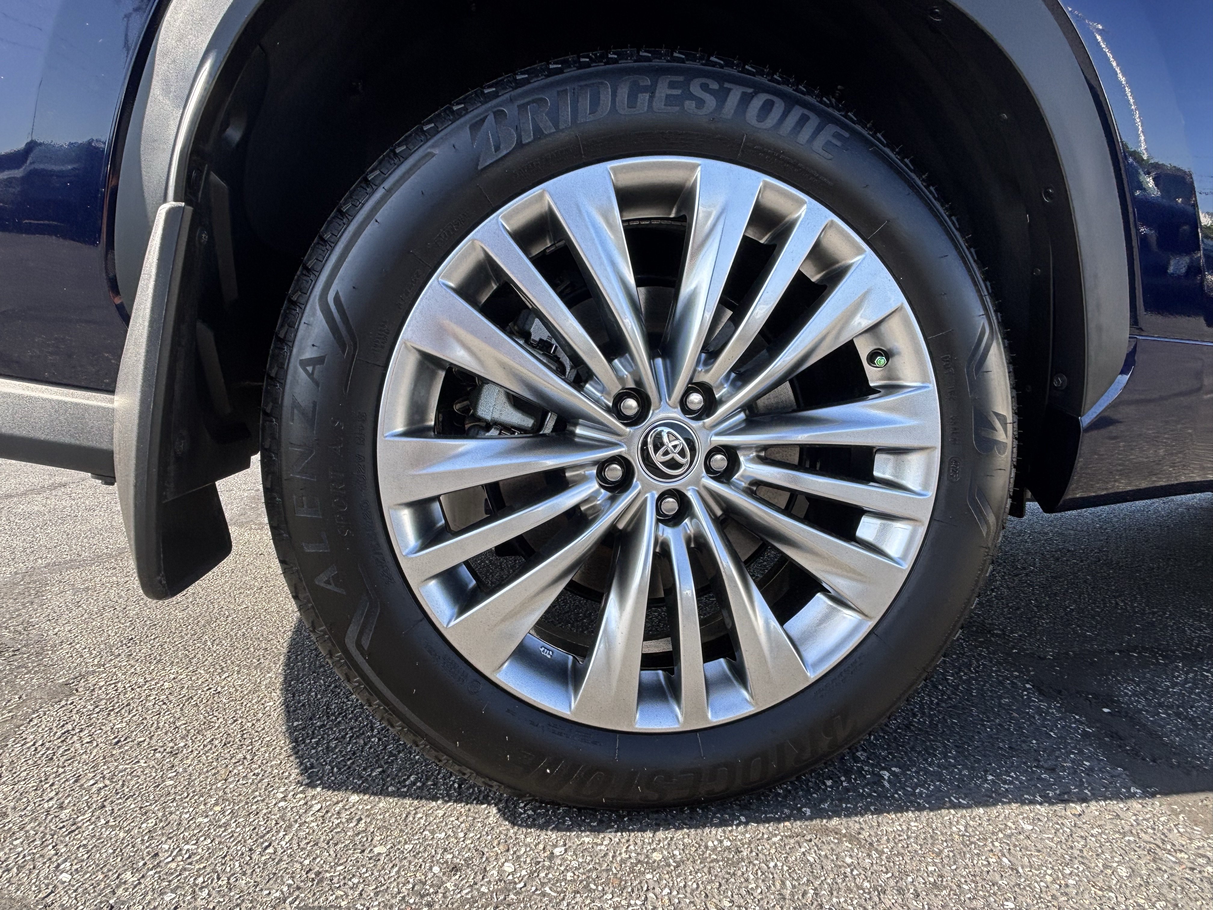 Used 2026 Toyota Highlander Platinum AWD/4WD image 7