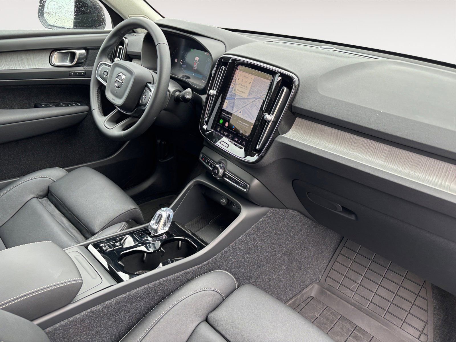 New 2026 Volvo XC40 B5 Plus w/ Protection Package Premier image 10