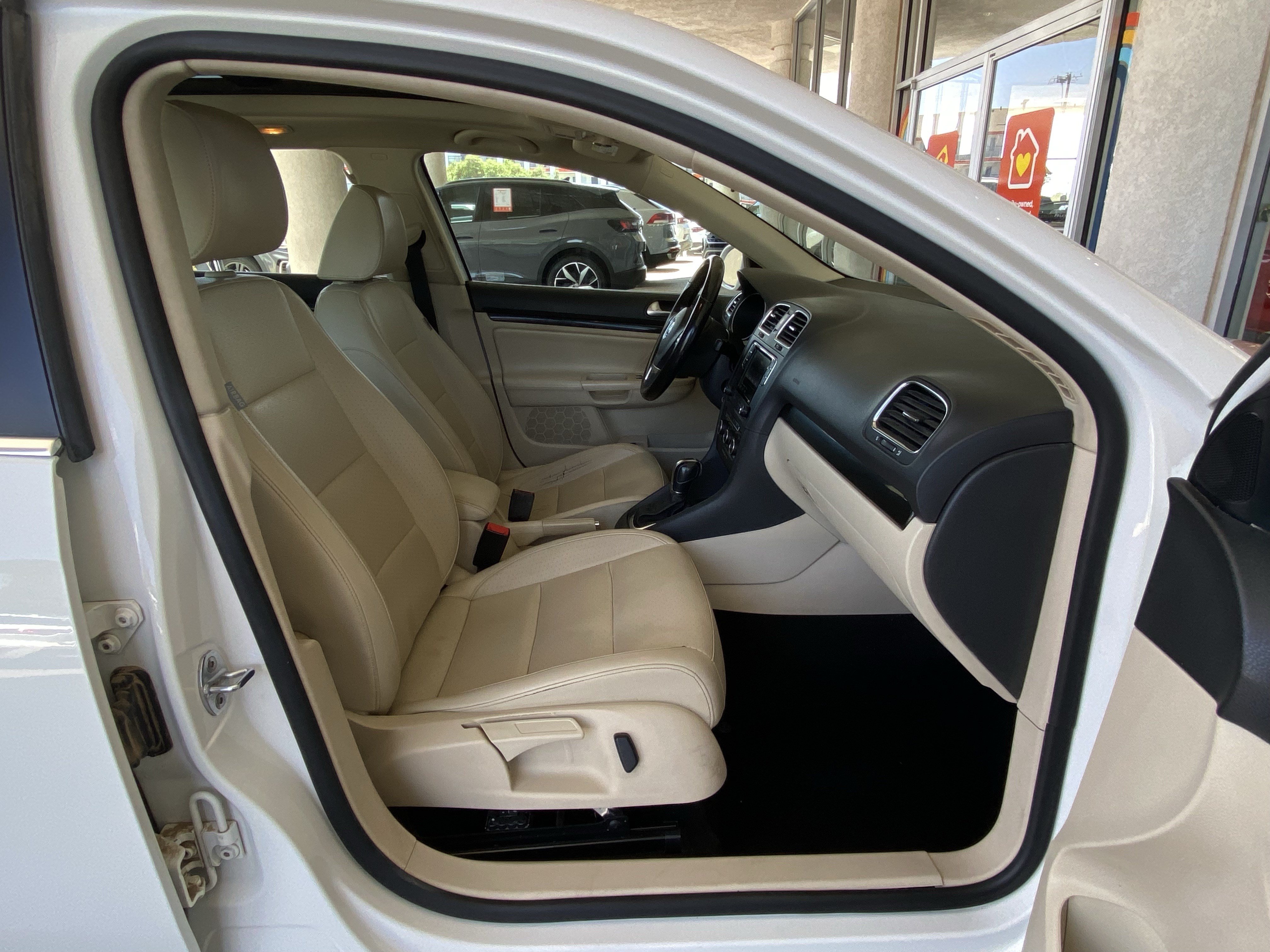 Used 2011 Volkswagen Jetta TDI FWD image 28