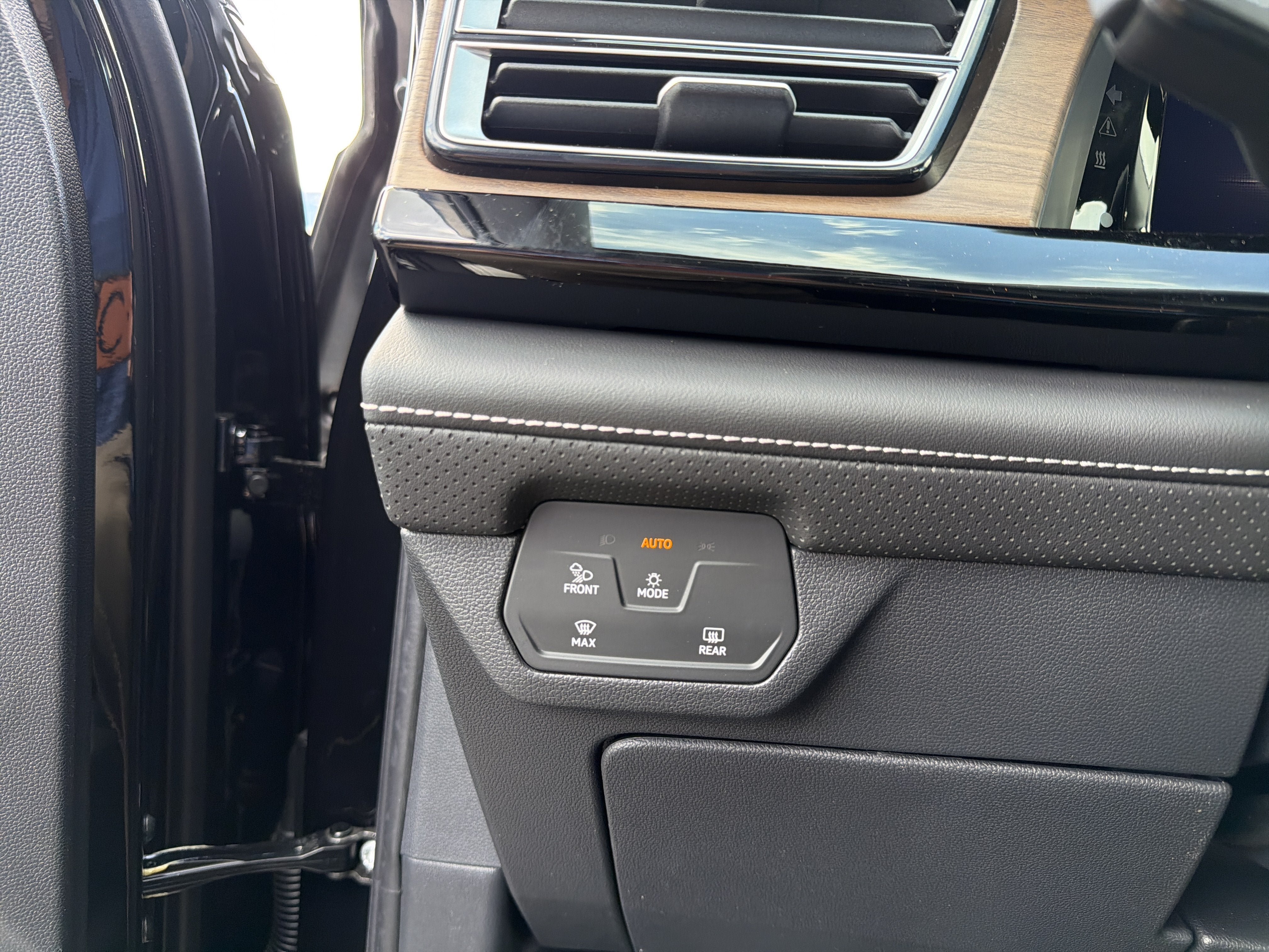 New 2026 Volkswagen Atlas SE AWD/4WD image 15
