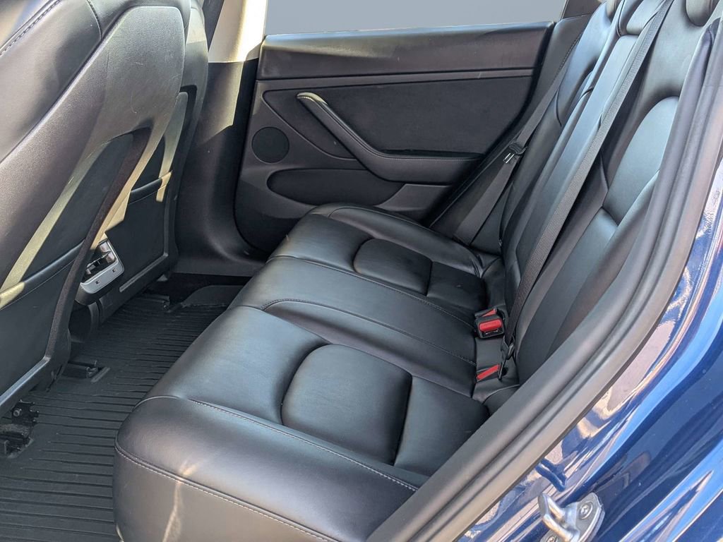 Used 2022 Tesla Model 3 Standard Range image 12