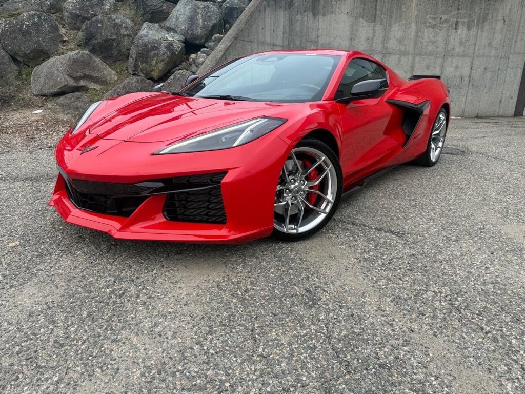 Used 2025 Chevrolet Corvette Z06 RWD image 2