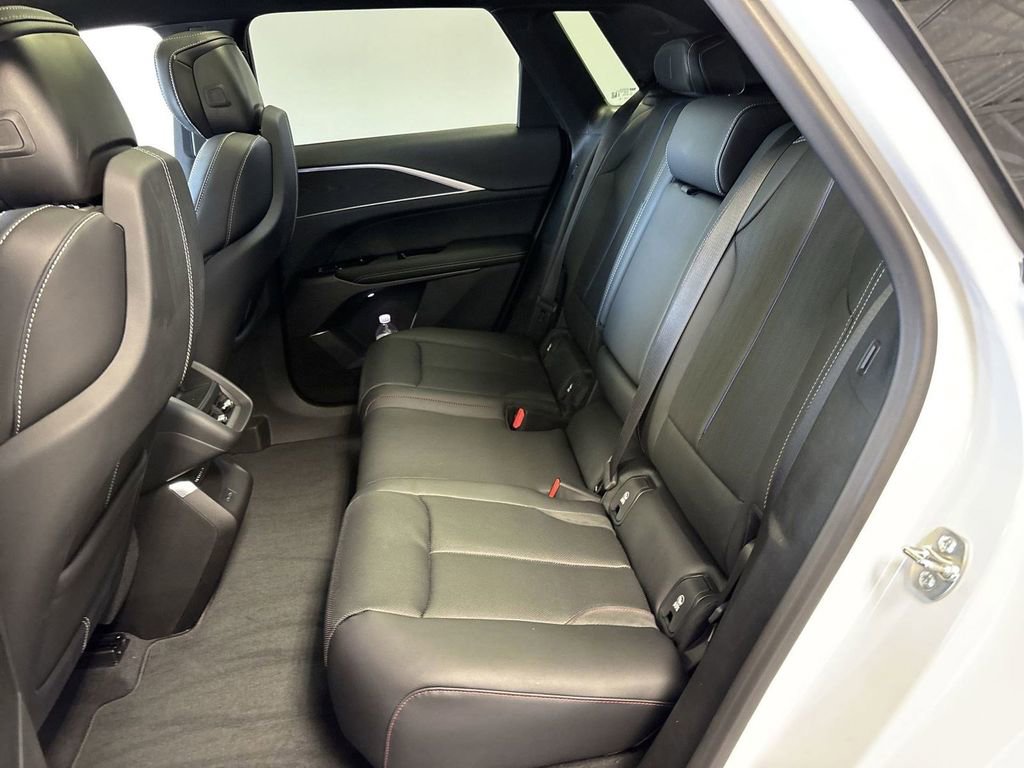 New 2025 Cadillac Lyriq Luxury image 30