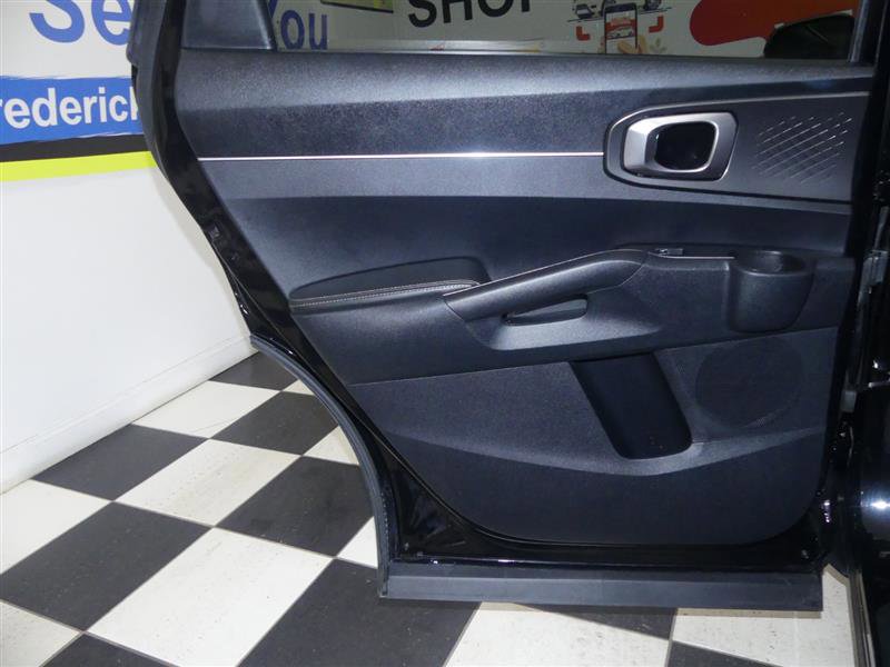 Used 2023 Kia Sorento LX image 27