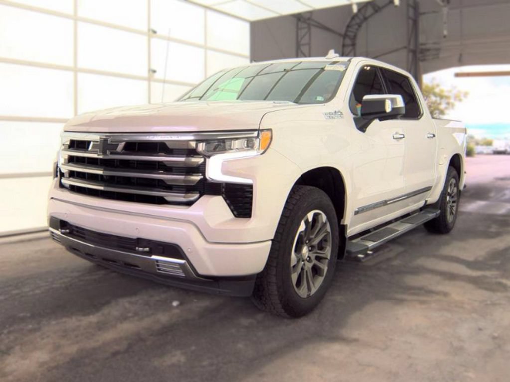 Used 2024 Chevrolet Silverado 1500 High Country w/ Technology Package AWD/4WD image 2
