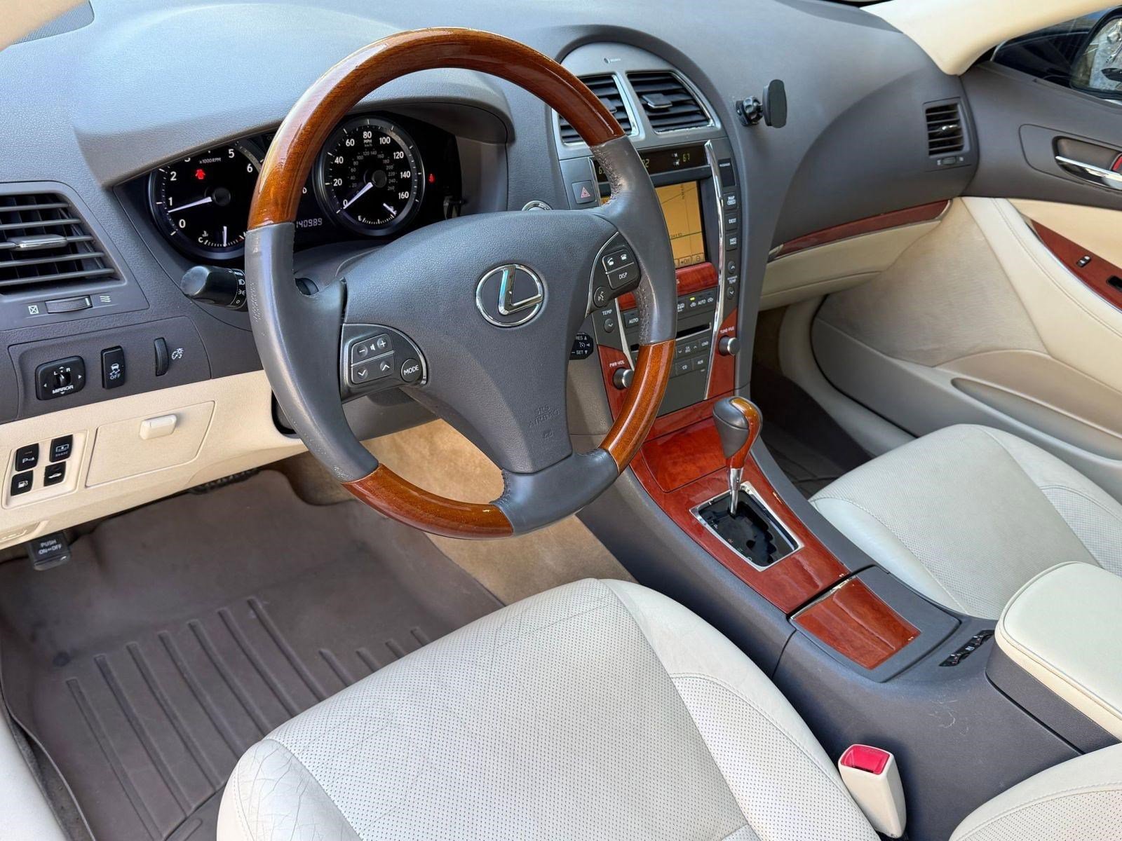 Used 2011 Lexus ES 350 image 4