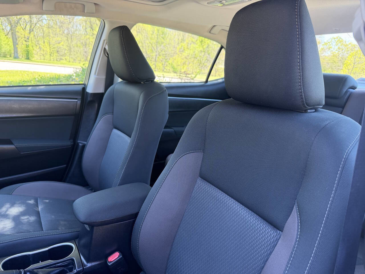Used 2019 Toyota Corolla LE w/ LE Premium Package w/Moonroof FWD image 10