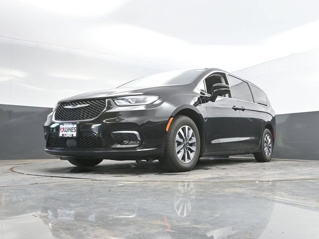 Used 2024 Chrysler Pacifica Limited FWD image 53