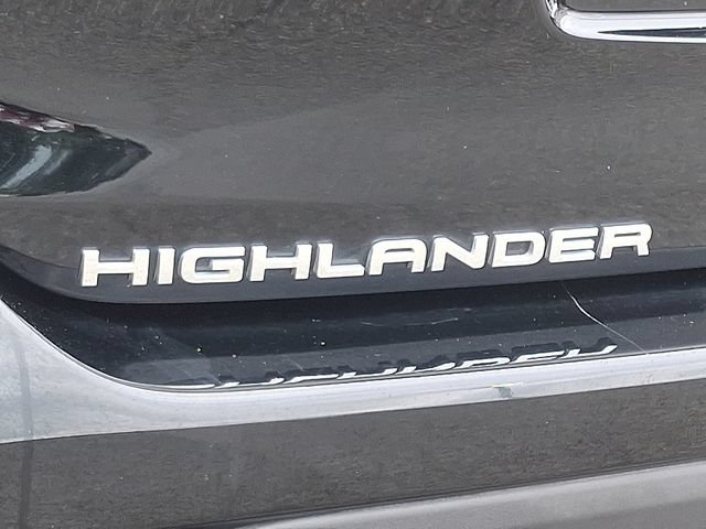 Used 2021 Toyota Highlander XLE AWD/4WD image 29