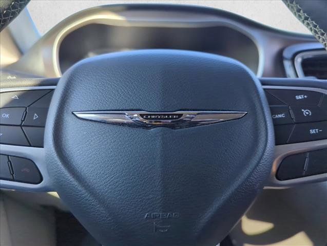 Used 2023 Chrysler Voyager LX image 17