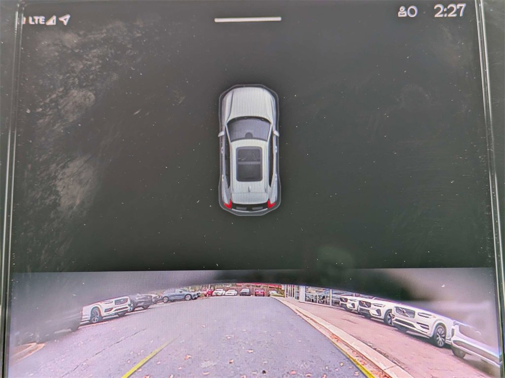 Used 2023 Volvo XC40 Recharge Core image 24