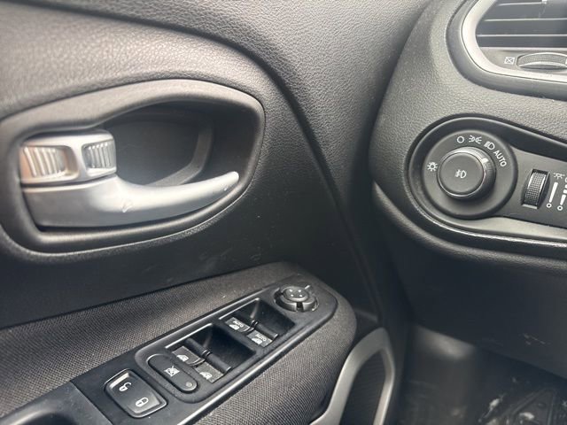 Used 2020 Jeep Renegade Latitude w/ Cold Weather Group image 7