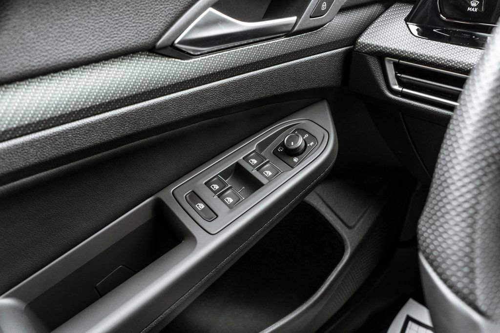 Used 2024 Volkswagen Golf R image 16