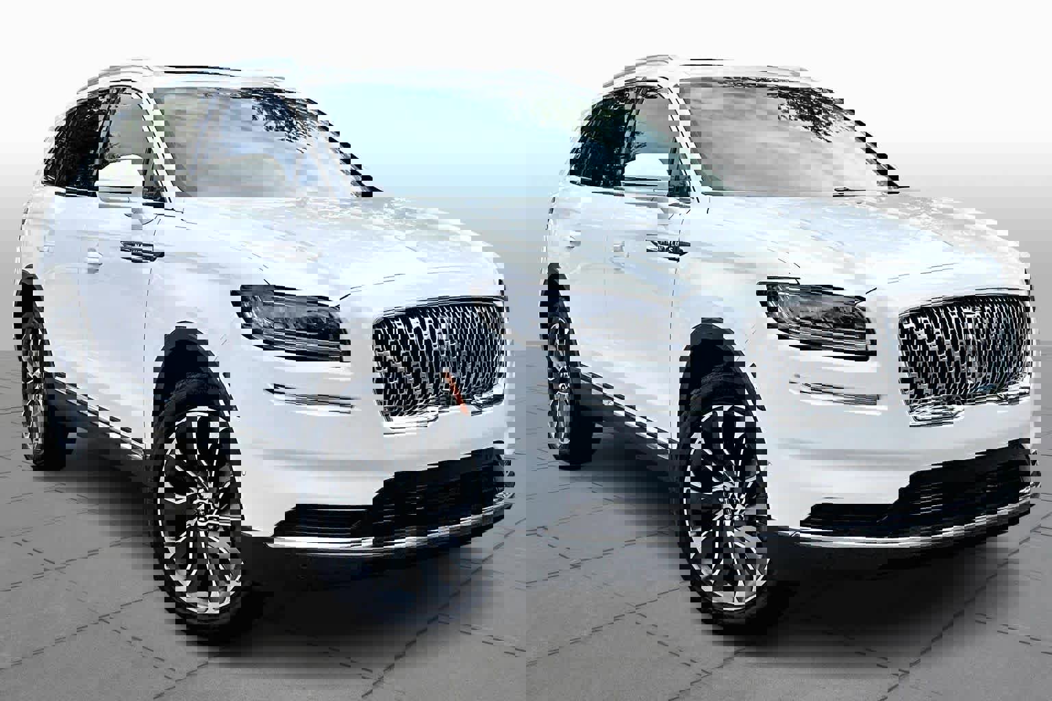 Used 2023 Lincoln Nautilus Reserve w/ Equipment Group 201A image 3