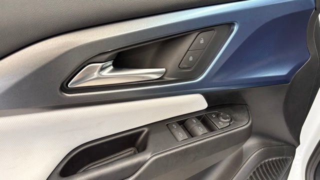 New 2026 Chevrolet Equinox EV LT FWD image 17