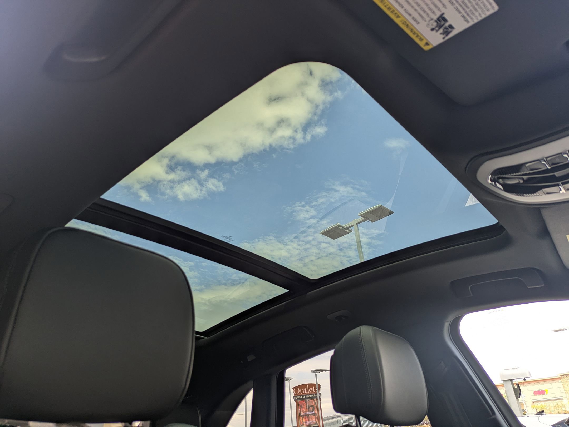 Certified 2025 Porsche Macan image 28