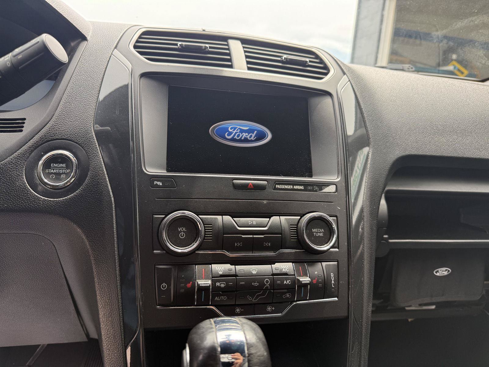 Used 2019 Ford Explorer XLT w/ Equipment Group 202A AWD/4WD image 12