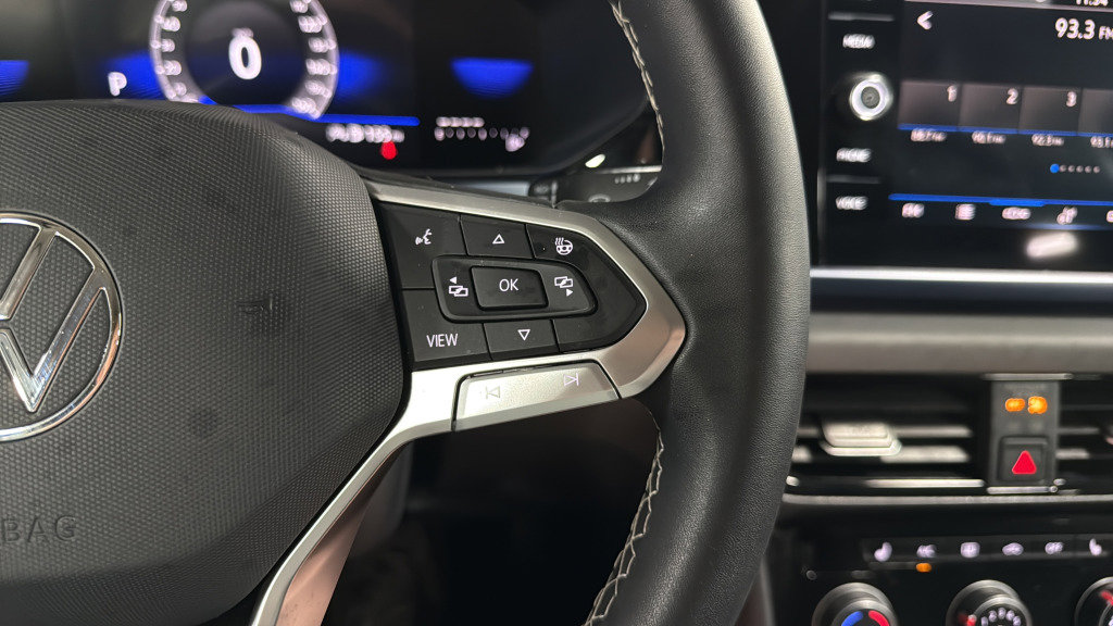 Used 2023 Volkswagen Taos SE image 23