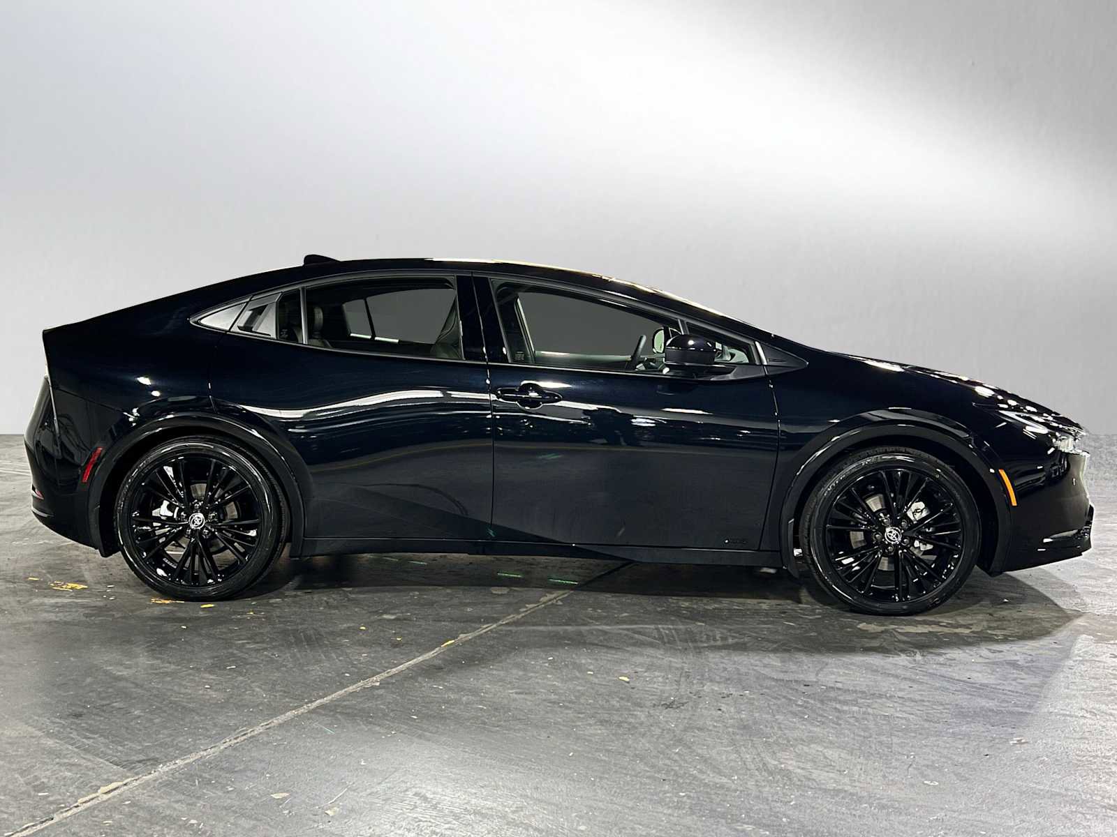 Used 2025 Toyota Prius AWD image 2