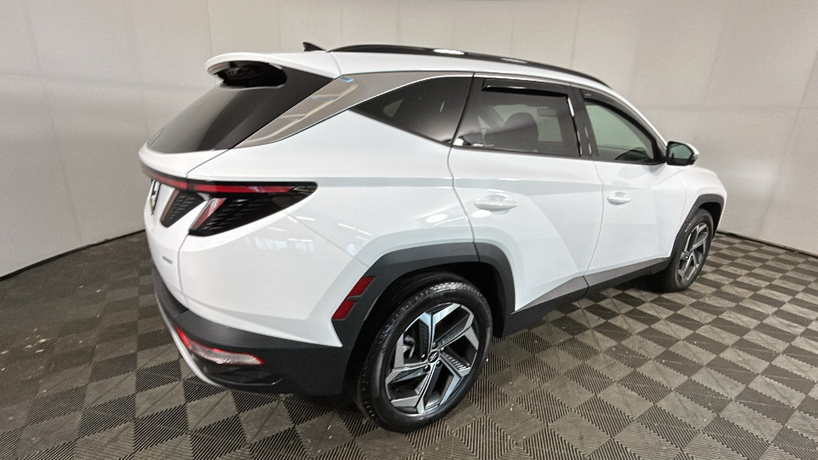 Certified 2024 Hyundai Tucson Limited AWD/4WD image 3
