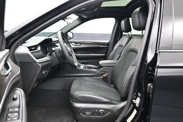 New 2026 Jeep Grand Cherokee Altitude AWD/4WD image 17