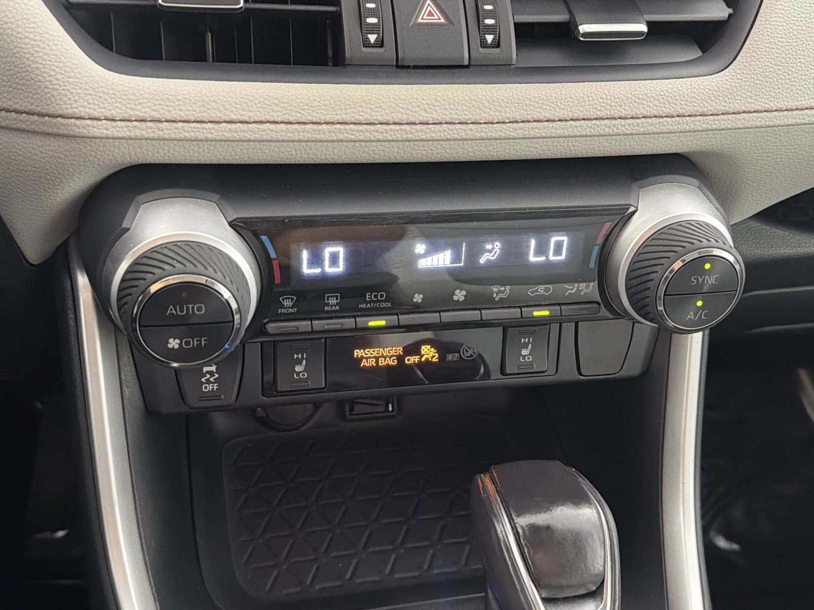 Used 2019 Toyota RAV4 XLE Premium w/ Cold Weather Package AWD/4WD image 20