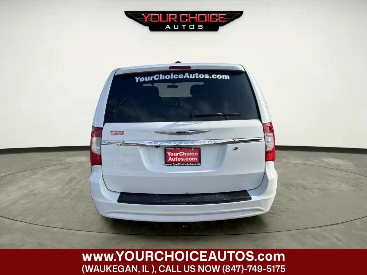 Used 2016 Chrysler Town & Country S FWD image 6