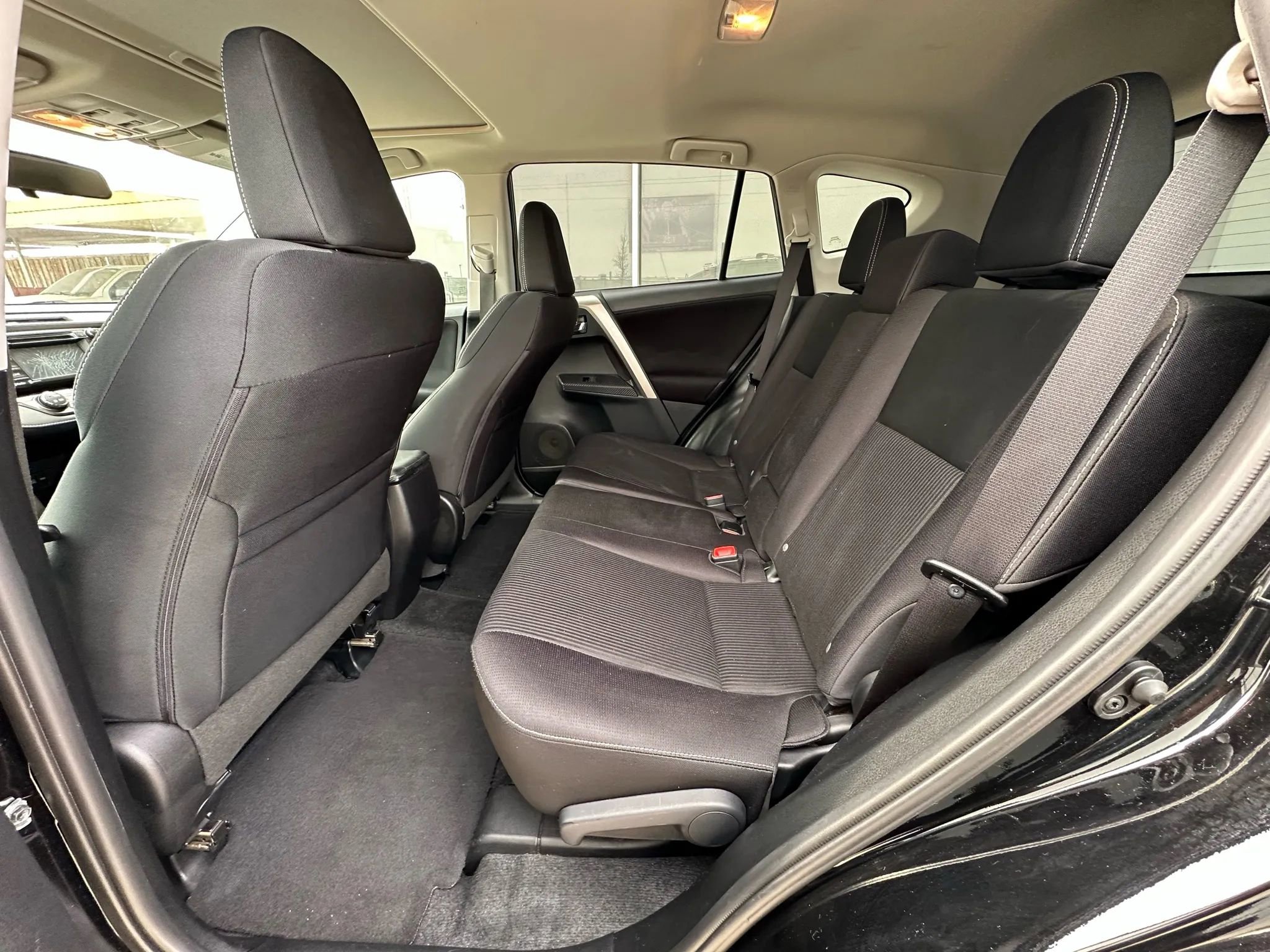Used 2015 Toyota RAV4 XLE FWD image 11