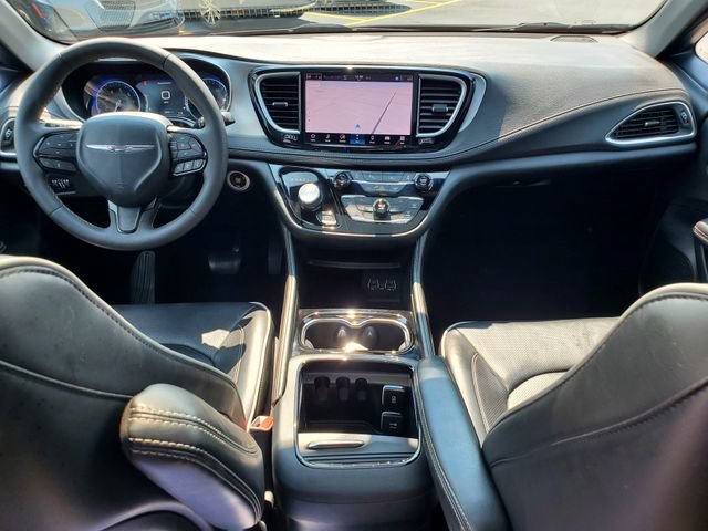 Used 2025 Chrysler Pacifica Limited FWD image 20