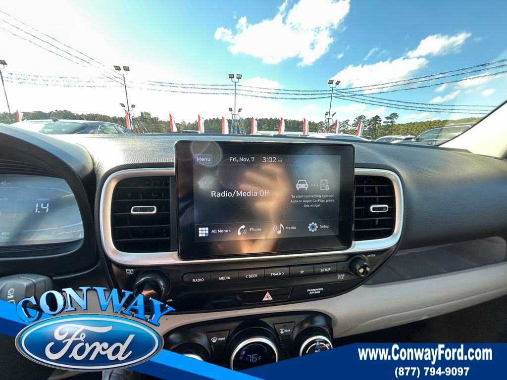 Used 2024 Hyundai Venue SEL image 33